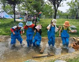 戶外活動：踩水池